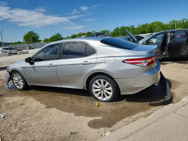 JTNB11HK8J3016587 2018 TOYOTA CAMRY - Image 2