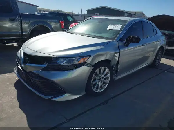 JTNB11HK8J3018470 2018 TOYOTA CAMRY - Image 2