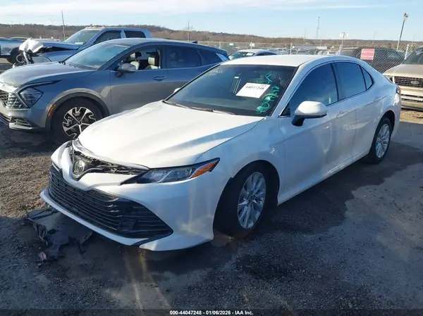 JTNB11HK8J3018842 2018 TOYOTA CAMRY - Image 2
