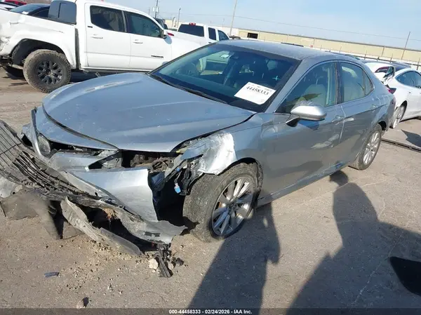 JTNB11HK8J3019635 2018 TOYOTA CAMRY - Image 2