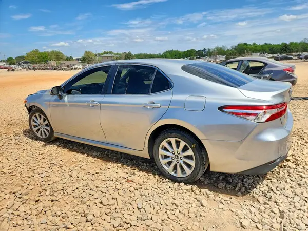JTNB11HK8J3021742 2018 TOYOTA CAMRY - Image 2