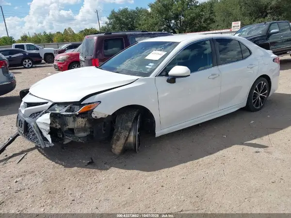 JTNB11HK8J3024799 2018 TOYOTA CAMRY - Image 2
