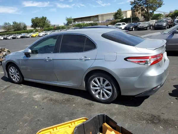 JTNB11HK8J3028111 2018 TOYOTA CAMRY - Image 2