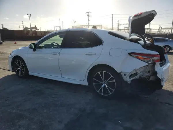JTNB11HK8J3030733 2018 TOYOTA CAMRY - Image 2