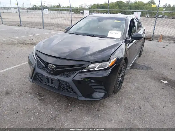 JTNB11HK8J3031090 2018 TOYOTA CAMRY - Image 2