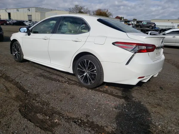 JTNB11HK8J3032885 2018 TOYOTA CAMRY - Image 2