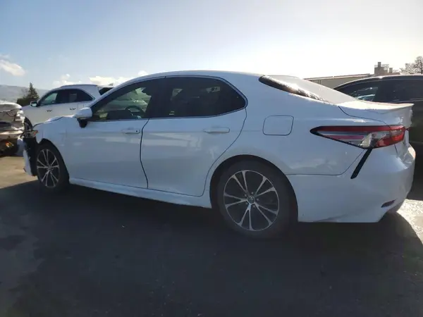 JTNB11HK8J3037827 2018 TOYOTA CAMRY - Image 2