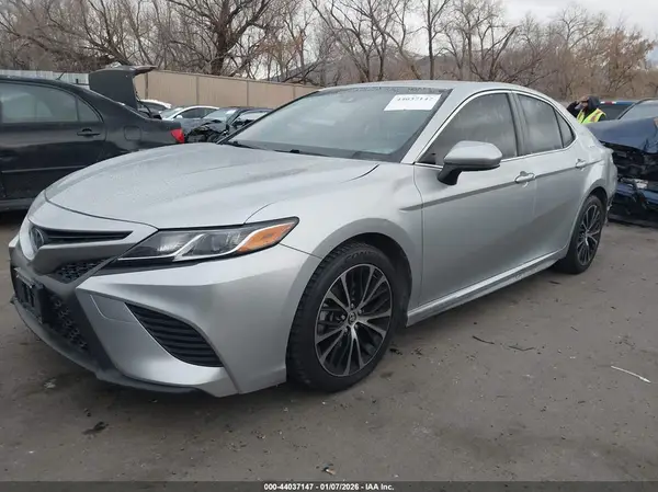 JTNB11HK8J3041098 2018 TOYOTA CAMRY - Image 2