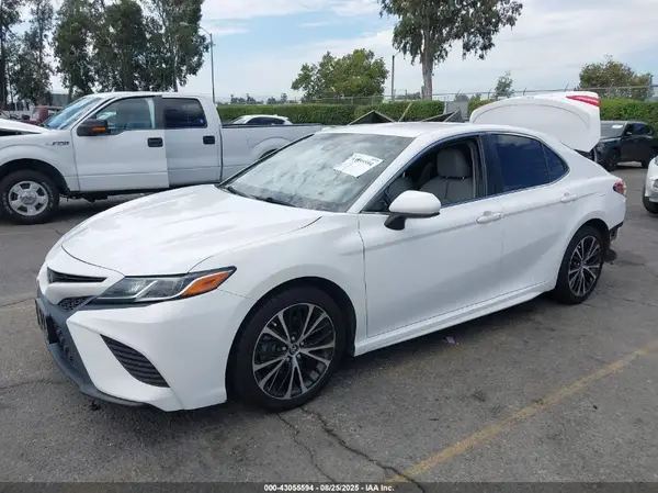 JTNB11HK8J3041411 2018 TOYOTA CAMRY - Image 2