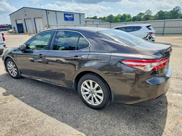 JTNB11HK8J3046558 2018 TOYOTA CAMRY - Image 2