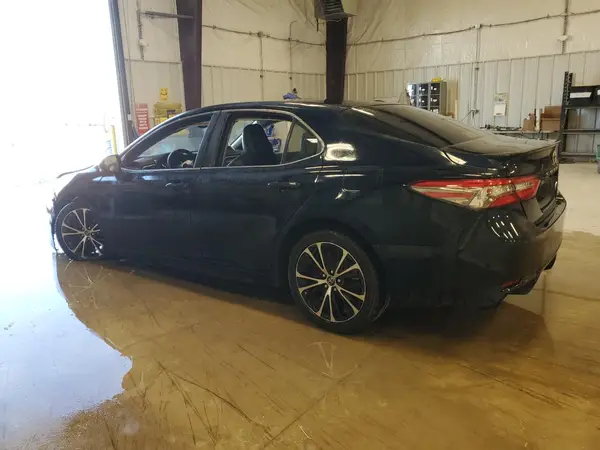 JTNB11HK8J3047256 2018 TOYOTA CAMRY - Image 2