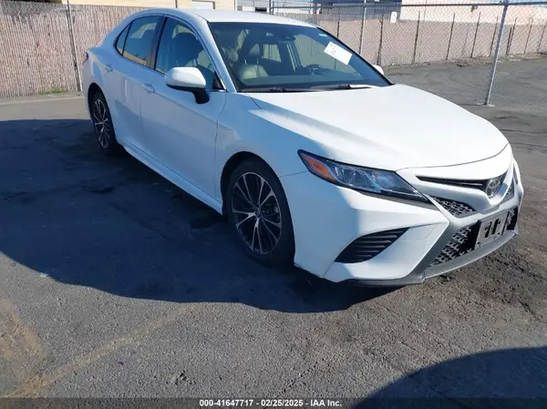JTNB11HK8J3049461 2018 TOYOTA CAMRY - Image 1