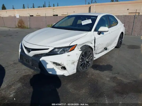 JTNB11HK8J3049461 2018 TOYOTA CAMRY - Image 2