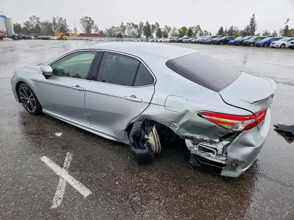 JTNB11HK8J3049833 2018 TOYOTA CAMRY - Image 2