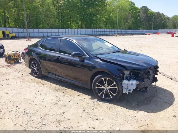 JTNB11HK8J3050643 2018 TOYOTA CAMRY - Image 1