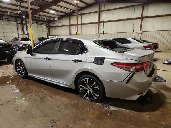 JTNB11HK8J3051789 2018 TOYOTA CAMRY - Image 2