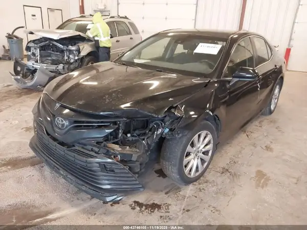 JTNB11HK8J3051954 2018 TOYOTA CAMRY - Image 2