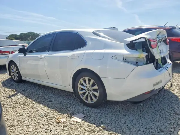 JTNB11HK8J3057303 2018 TOYOTA CAMRY - Image 2