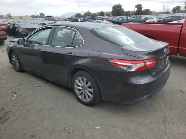 JTNB11HK8J3060038 2018 TOYOTA CAMRY - Image 2
