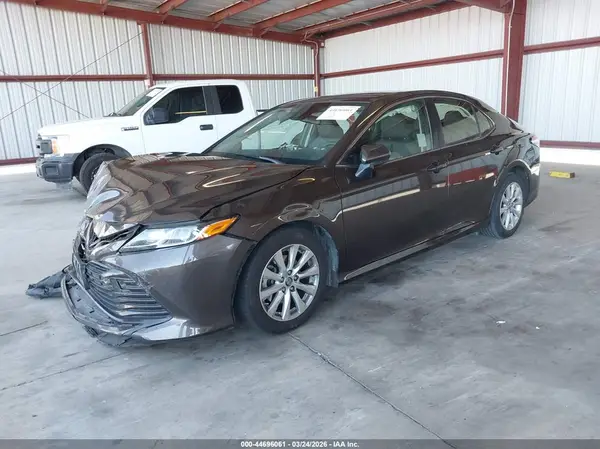 JTNB11HK8J3062128 2018 TOYOTA CAMRY - Image 2
