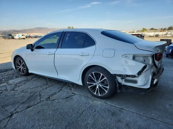 JTNB11HK8J3063134 2018 TOYOTA CAMRY - Image 2