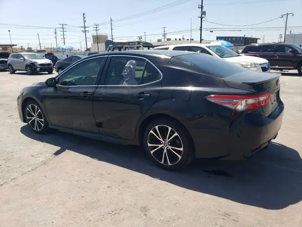 JTNB11HK8J3066132 2018 TOYOTA CAMRY - Image 2