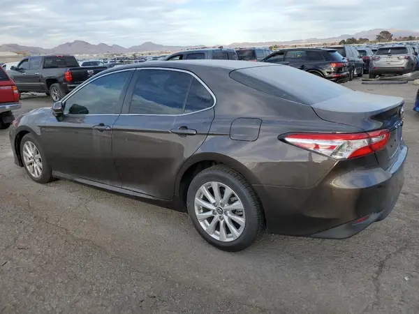 JTNB11HK8J3066941 2018 TOYOTA CAMRY - Image 2