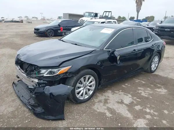 JTNB11HK8J3067880 2018 TOYOTA CAMRY - Image 2
