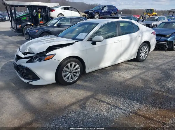 JTNB11HK8J3070505 2018 TOYOTA CAMRY - Image 2