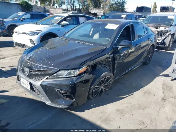 JTNB11HK8J3070553 2018 TOYOTA CAMRY - Image 2