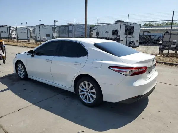 JTNB11HK8J3070987 2018 TOYOTA CAMRY - Image 2