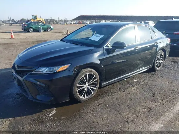 JTNB11HK9J3003363 2018 TOYOTA CAMRY - Image 2