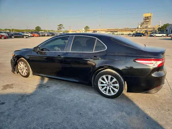 JTNB11HK9J3008580 2018 TOYOTA CAMRY - Image 2