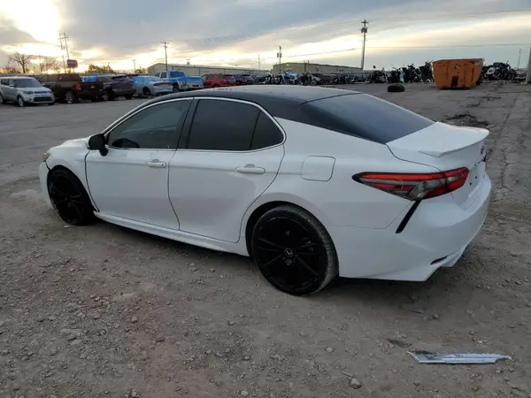 JTNB11HK9J3008708 2018 TOYOTA CAMRY - Image 2