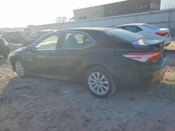 JTNB11HK9J3009597 2018 TOYOTA CAMRY - Image 2