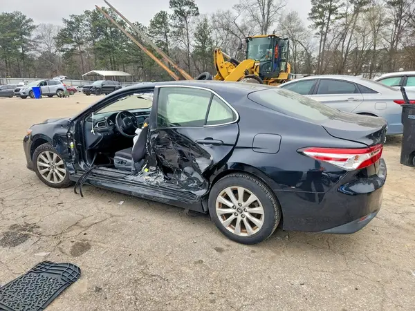 JTNB11HK9J3015142 2018 TOYOTA CAMRY - Image 2