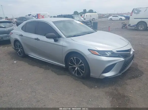 JTNB11HK9J3015822 2018 TOYOTA CAMRY - Image 1