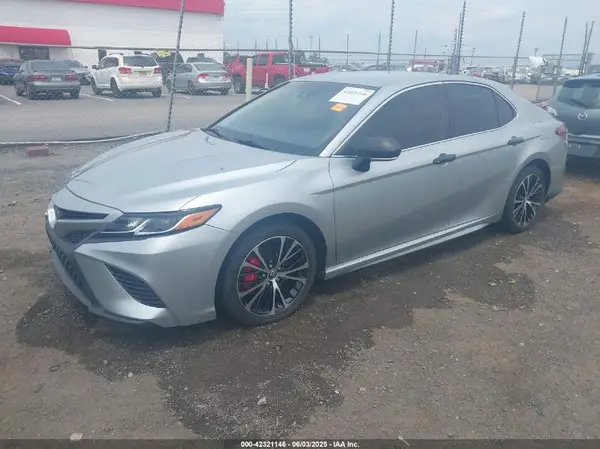JTNB11HK9J3015822 2018 TOYOTA CAMRY - Image 2