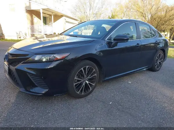 JTNB11HK9J3015903 2018 TOYOTA CAMRY - Image 2