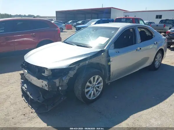 JTNB11HK9J3017411 2018 TOYOTA CAMRY - Image 2