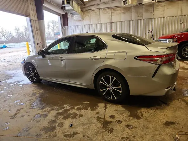 JTNB11HK9J3020003 2018 TOYOTA CAMRY - Image 2