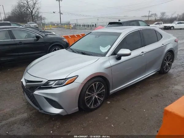 JTNB11HK9J3020812 2018 TOYOTA CAMRY - Image 2