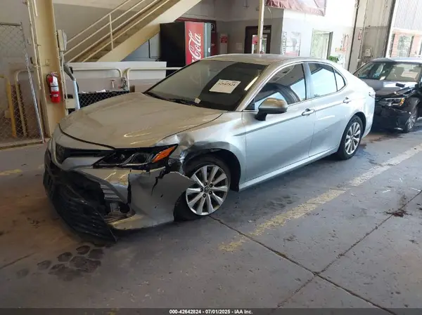 JTNB11HK9J3021832 2018 TOYOTA CAMRY - Image 2