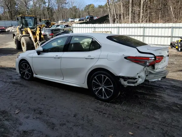 JTNB11HK9J3027677 2018 TOYOTA CAMRY - Image 2