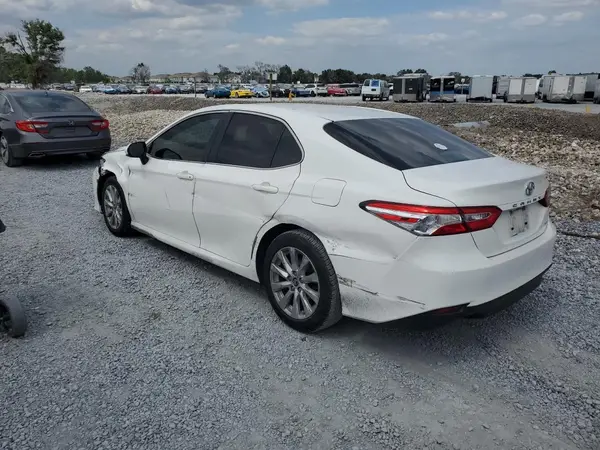 JTNB11HK9J3033057 2018 TOYOTA CAMRY - Image 2