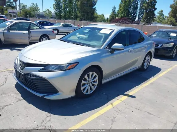 JTNB11HK9J3035195 2018 TOYOTA CAMRY - Image 2