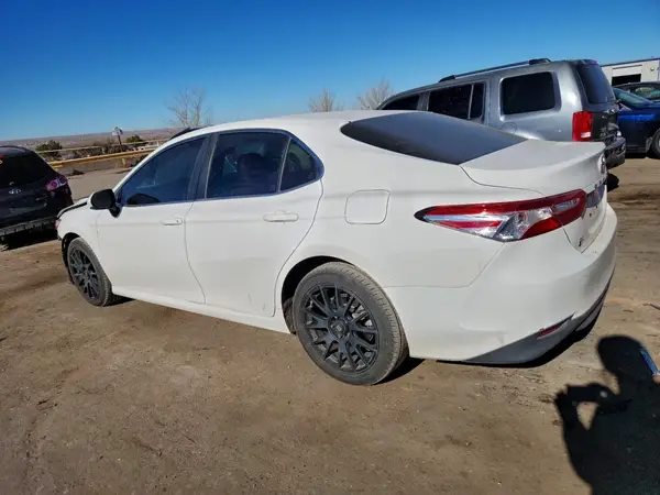 JTNB11HK9J3043345 2018 TOYOTA CAMRY - Image 2