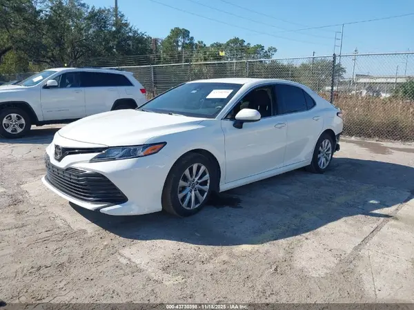 JTNB11HK9J3043863 2018 TOYOTA CAMRY - Image 2