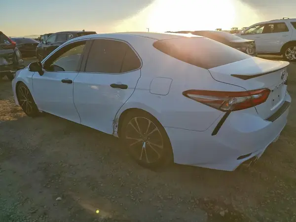 JTNB11HK9J3049162 2018 TOYOTA CAMRY - Image 2