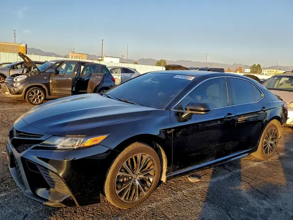 JTNB11HK9J3069170 2018 TOYOTA CAMRY - Image 1